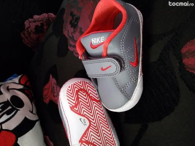 Adidasii Nike bebe