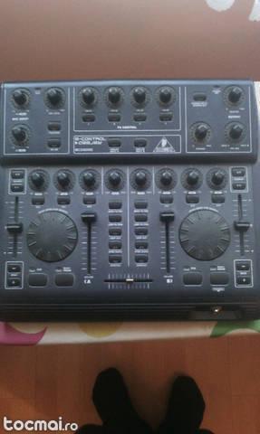 Consola Behringer BCD2000 (Recomand incepatorilor)