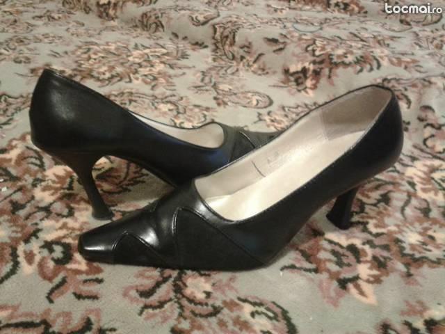 Pantof negru elegant