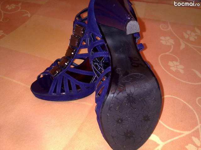 sandale mov cu pietricele firma Graceland