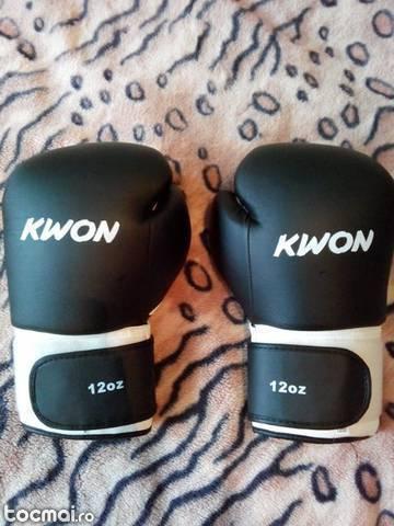 Manusi de box kwon