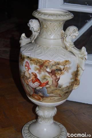 Vaza decorativa din portelan pictata si semnata