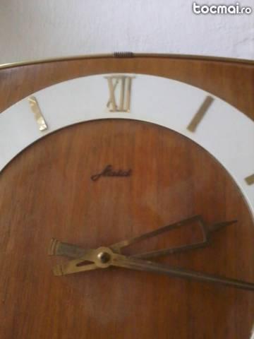 ceas de perete cu pendul