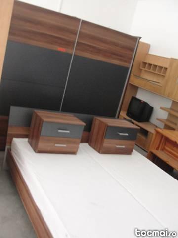 Mobila dormitor modern cu pat si noptiere din Germania