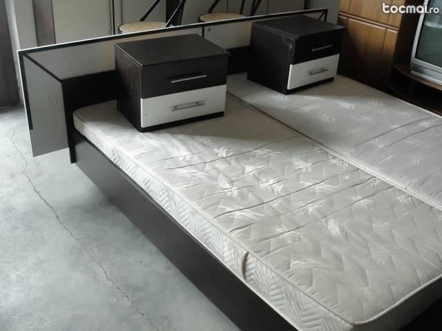 Mobila dormitor modern cu pat si noptiere din Germania.