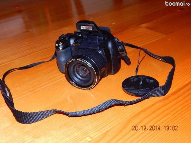 Aparat foto Fujifilm Finepix S4000- garantie pana in 06. 2015