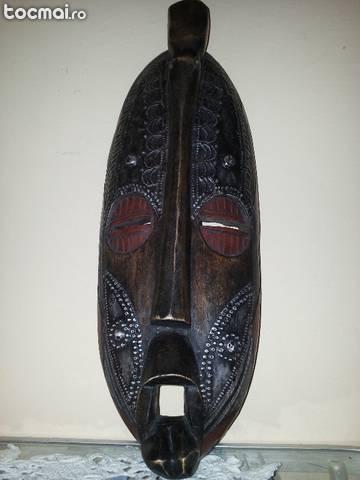 Masca africana veche din Ghana