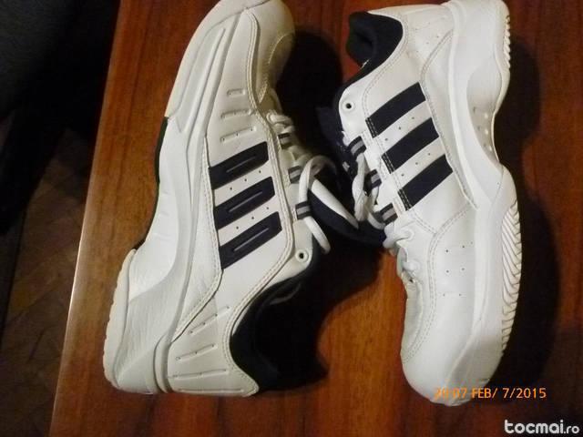 Pantofi sport Adidas nr. 43