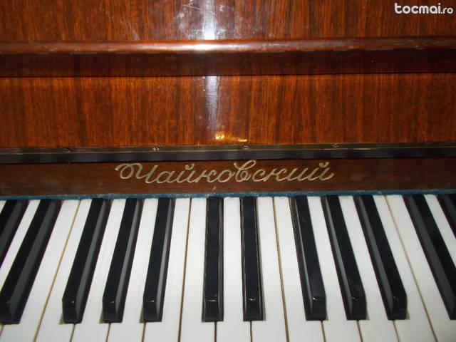 Pianina de perete ruseasca Ceaikovski