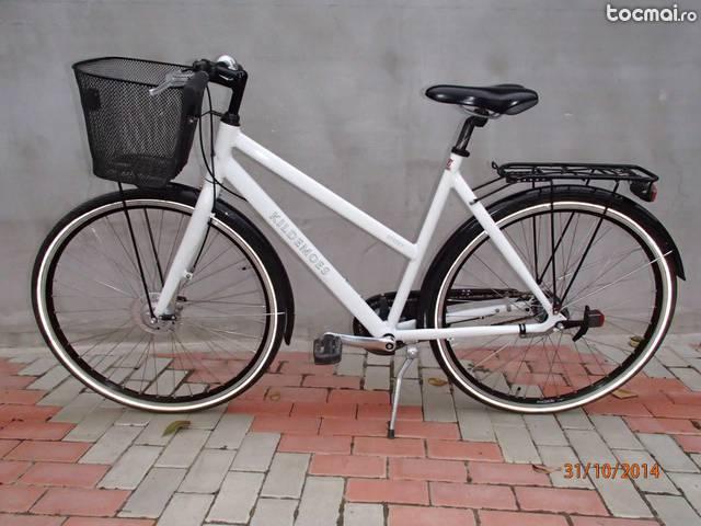 Bicicleta aluminiu roti pe 28 si 7 viteze in butuc nou