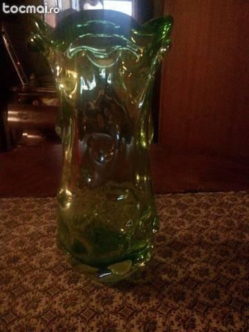 Vaza masiva de sticla verde