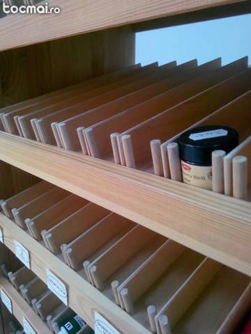 Dulap / raft din lemn pentru expunere produse magazin