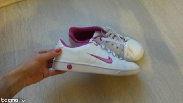Adidasi dama Nike noi piele naturala alb roz 38
