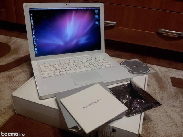 Apple macbook white 13