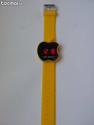 Ceas LED Galben