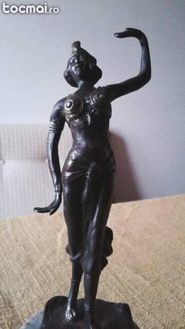 statuie bronz Dansatoare pe soclu