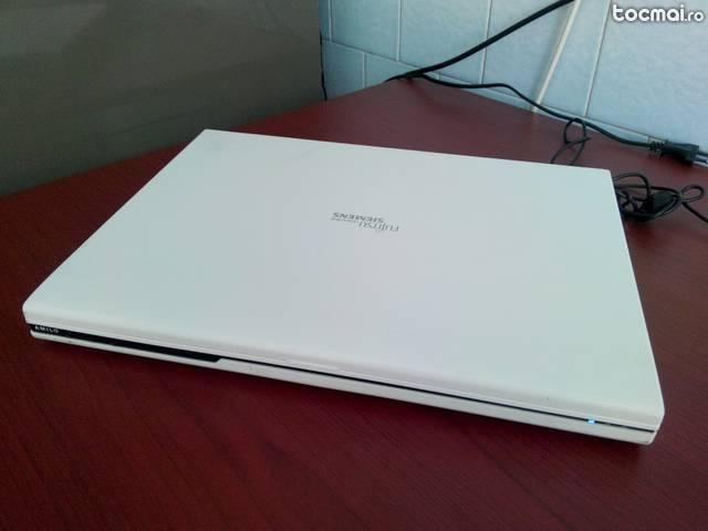 Laptop Fujitsu/ Dual core/ 4 giga ram/ Hdd 320/ Ati radeon