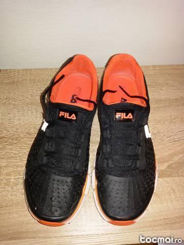 Adidasi fila