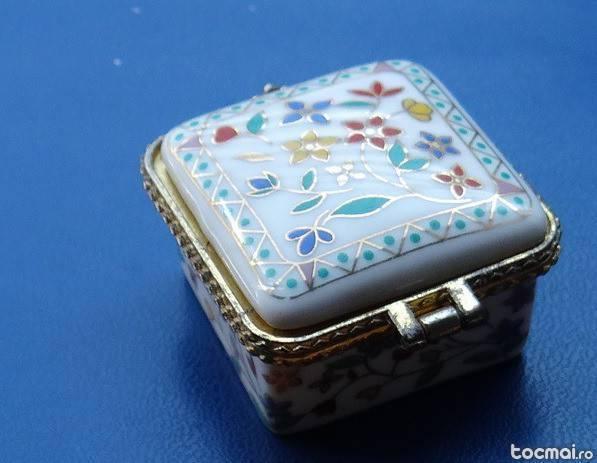 Cutie de bijuterii vintage din portelan patrata