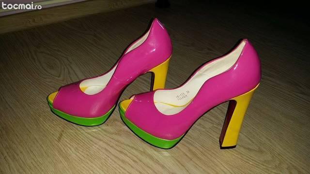 Pantofi colorati