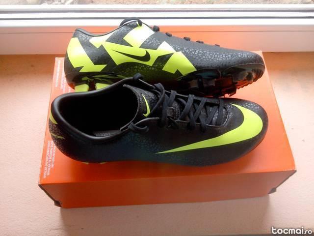 Ghete fotbal Nike Miracle C. Ronaldo Edition