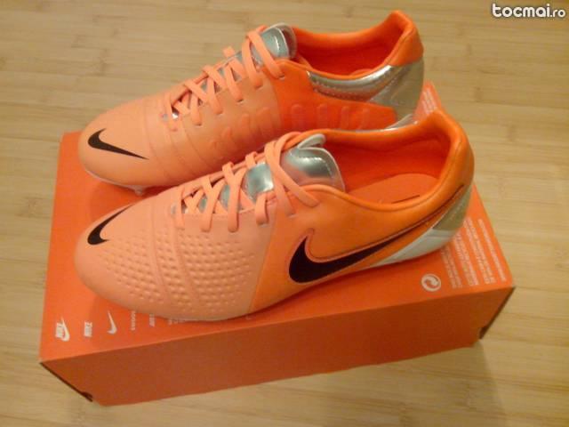 Ghete fotbal Nike Libretto