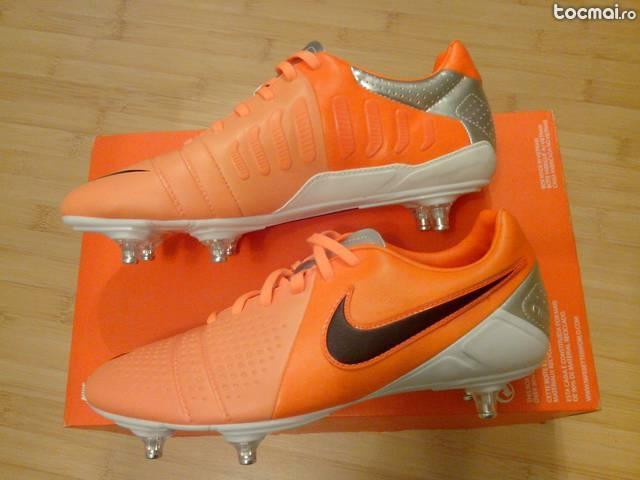 Ghete fotbal Nike Libretto