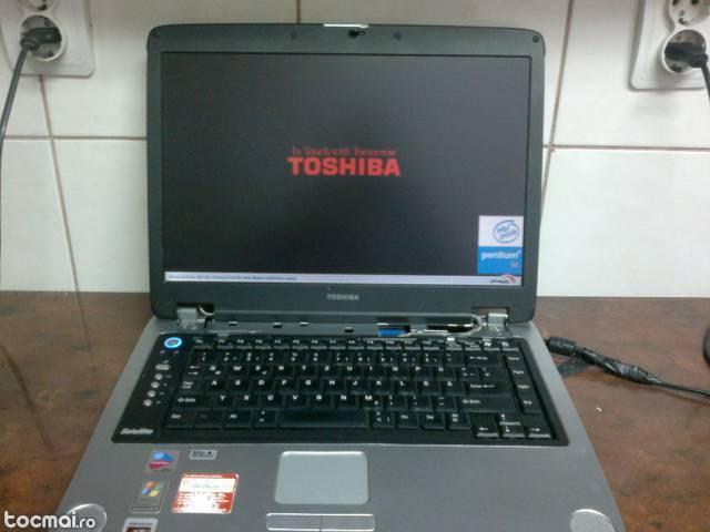 laptop toshiba dezmembrez sau intreg