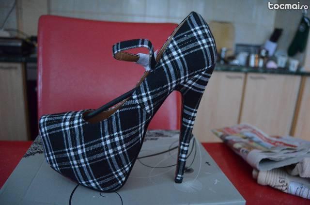Pantofi super eleganti