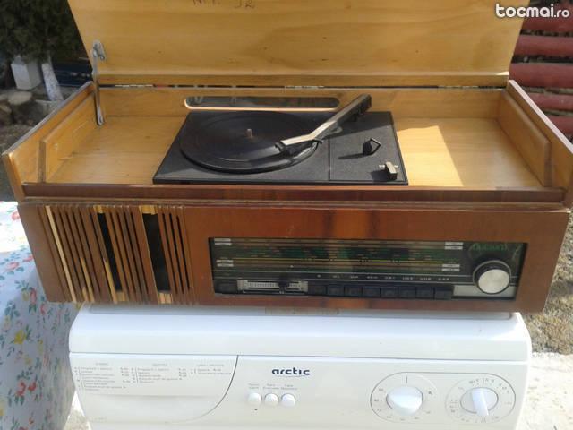 Radio vechi cu picap .