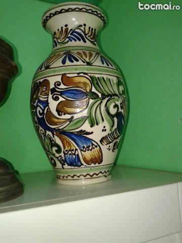 vaza de ceramica pictata .