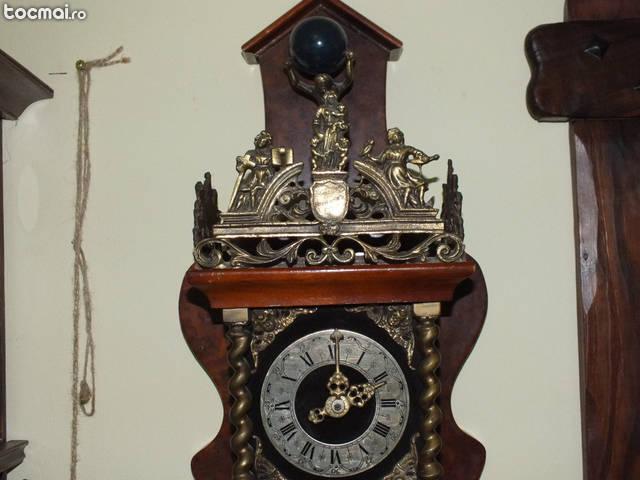 ceas de perete cu pendul si greutati
