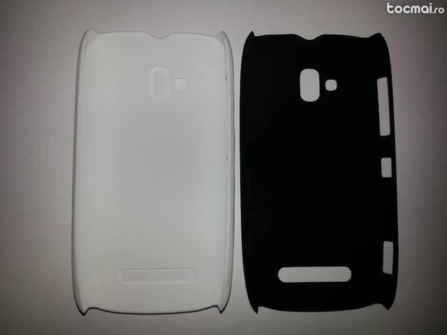 Husa hard case dedicata Nokia Lumia 610 alba, neagra