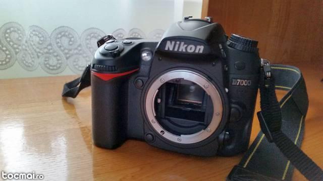 Nikon D7000, cu doua obiective Tokina si Nikon, telecomanda
