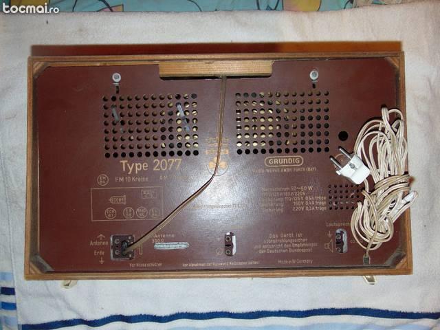 radio antic marca grundig