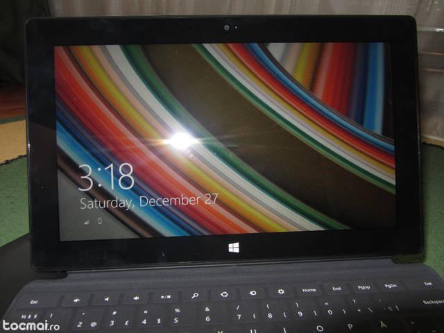 Tableta Windows Surface 64GB include tastatura detasabila