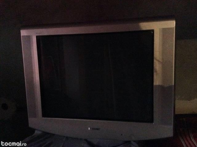 Televizor cu ecran plat , cu diagonala70cm