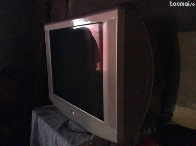 Televizor cu ecran plat , cu diagonala70cm