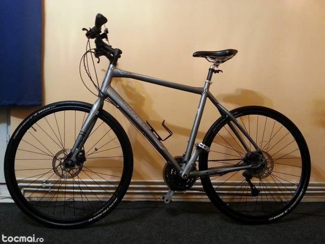 Bicicleta Trek 7. 3 FX Disc 2011, roti 28 inch