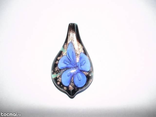 Pandantiv (colier) frunza cu floare albastra, model 313