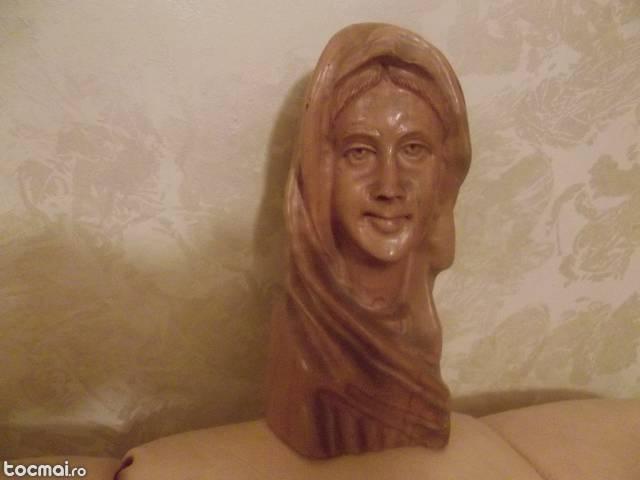 Statueta din lemn, chipul Maicii Domnului, 21, 5 cm.