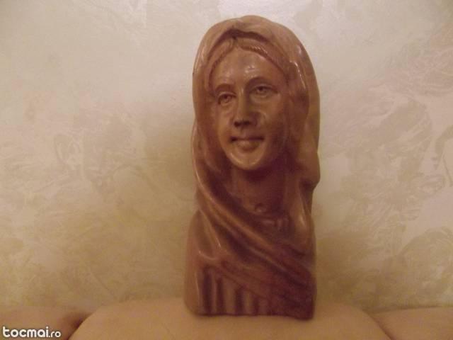 Statueta din lemn, chipul Maicii Domnului, 21, 5 cm.