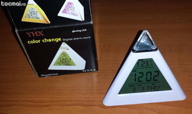 Ceas led multicolor piramida cu alarma, calendar, termometru