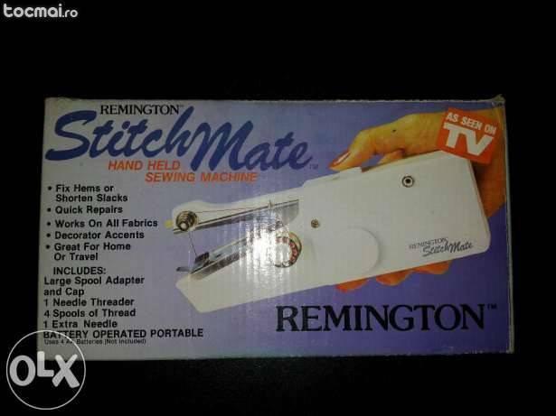 Masina de cusut portabil, marca Remington.