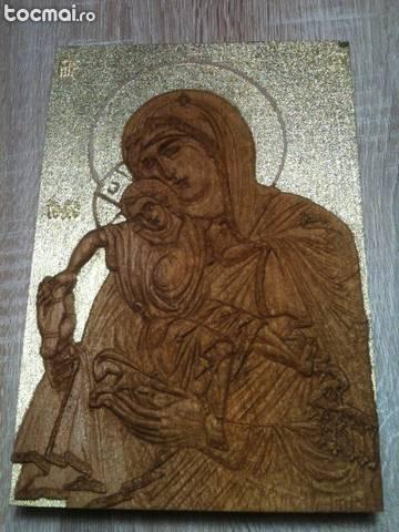 Sfanta Fecioara cu Pruncul - icoana sculptata
