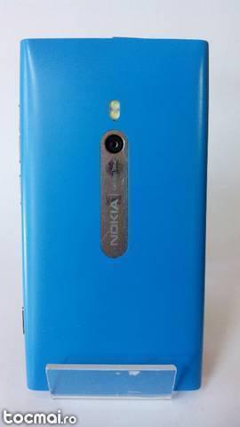 Nokia Lumia 800, cu incarcator