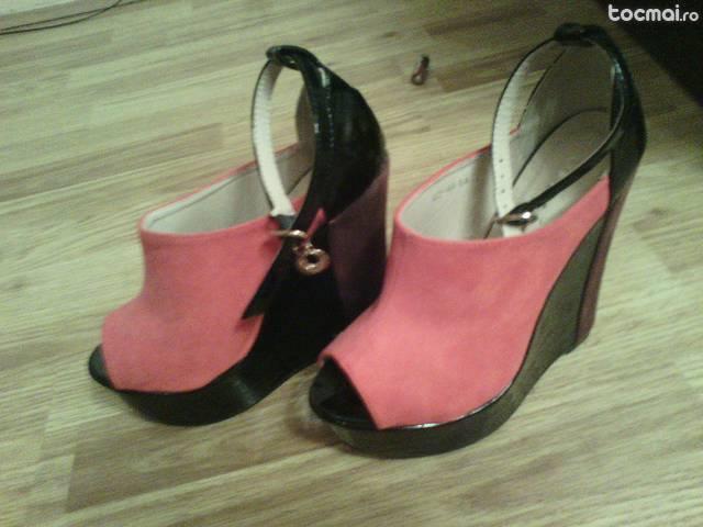 Pantofi rosii