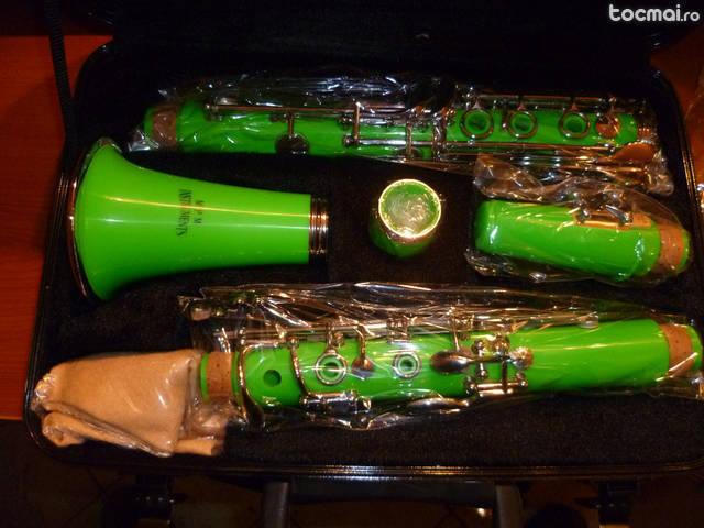 Clarinete colorate in si- bemol, sistem boehm, cu 17 clape