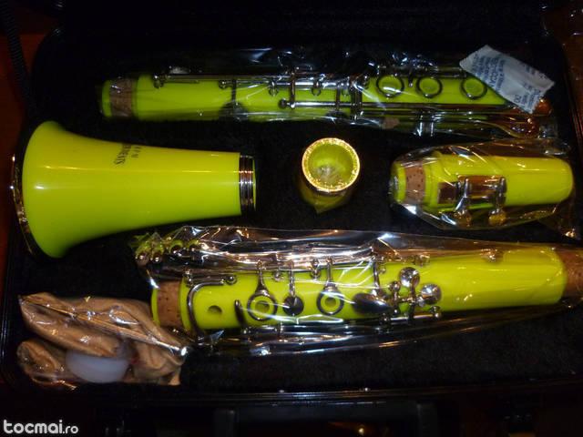 Clarinete colorate in si- bemol, sistem boehm, cu 17 clape