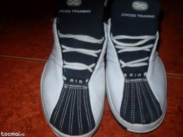 Adidasi din piele originali Nike nr 41